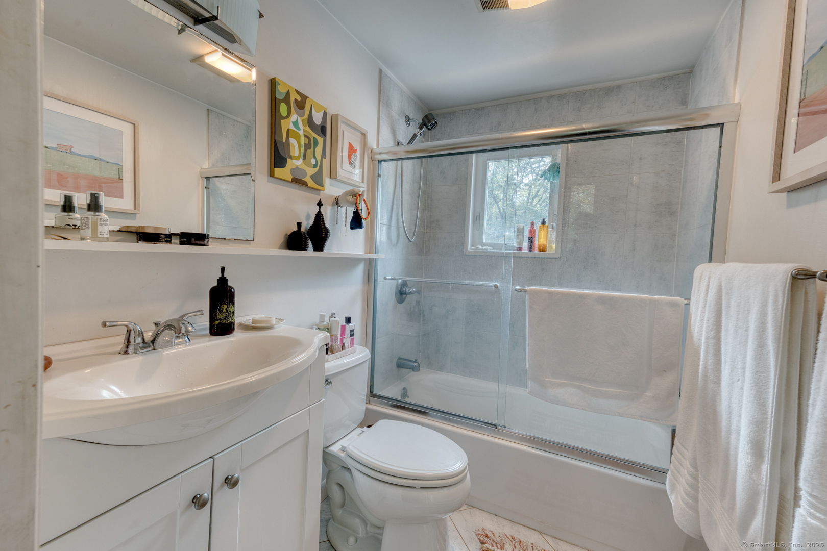 11 Day Road Photo 37