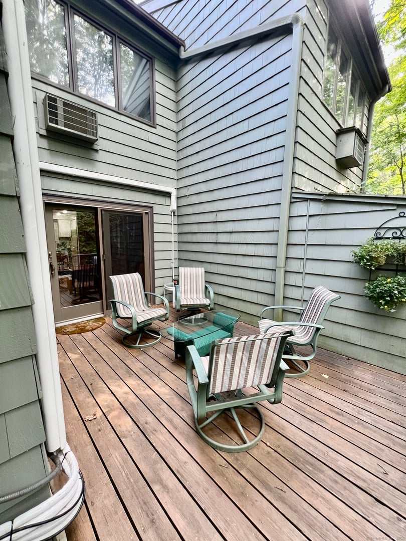 389 Trailsend Drive Photo 17