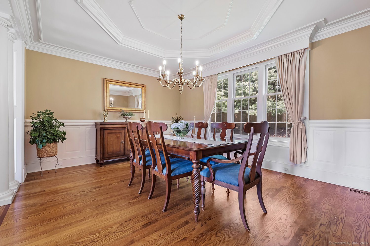 305 South Gate Lane Photo 9