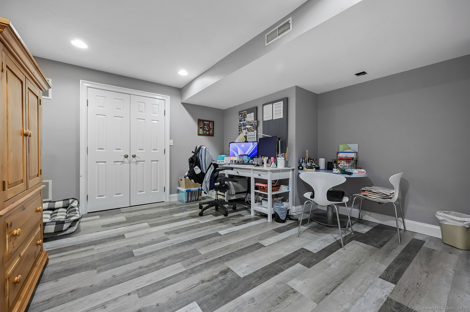 305 South Gate Lane Photo 32