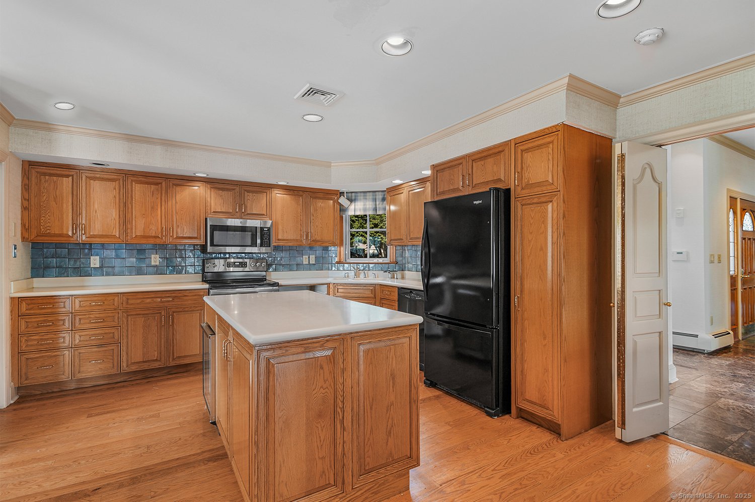 5060 Main Street Photo 8