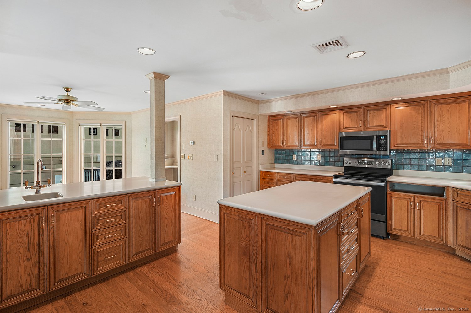 5060 Main Street Photo 10