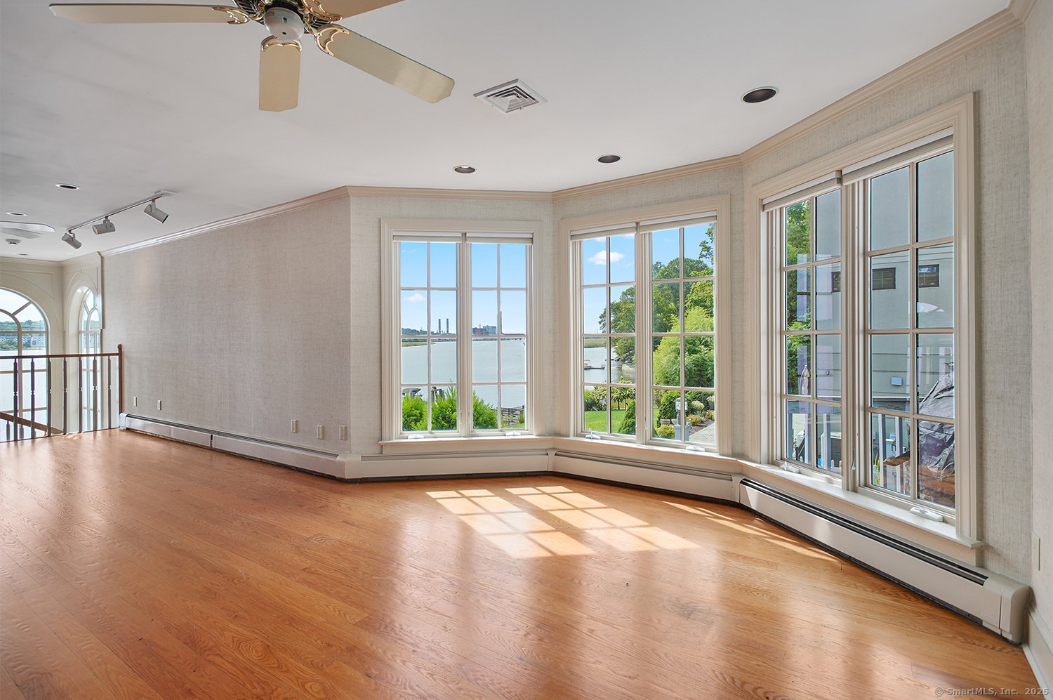 5060 Main Street Photo 11