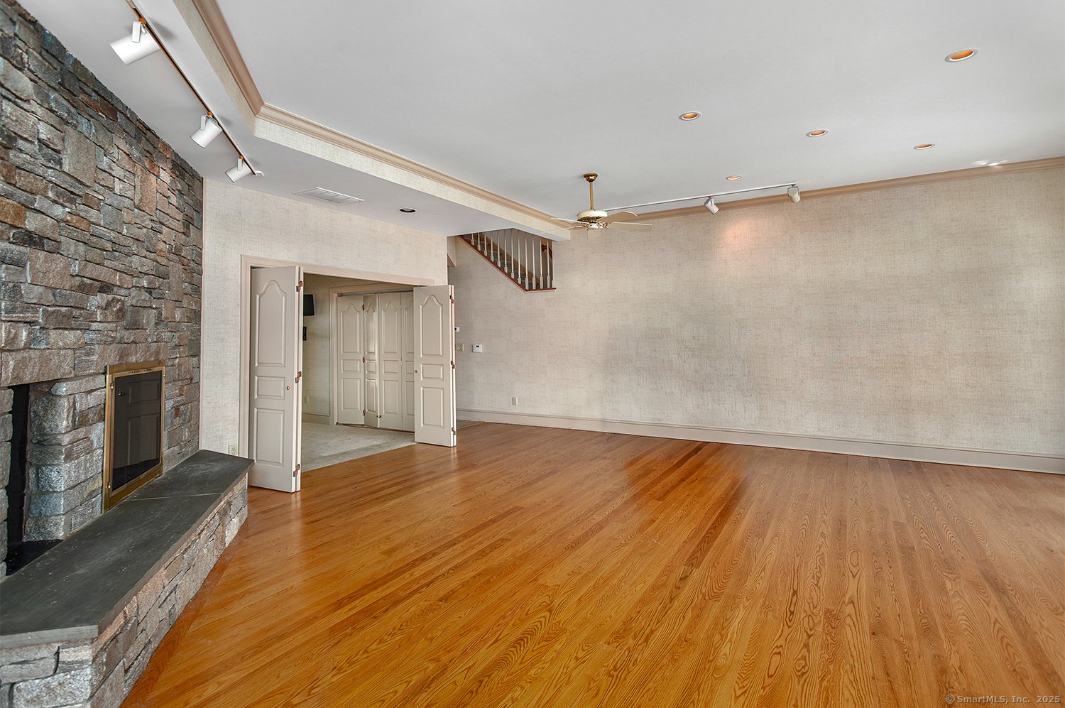 5060 Main Street Photo 18