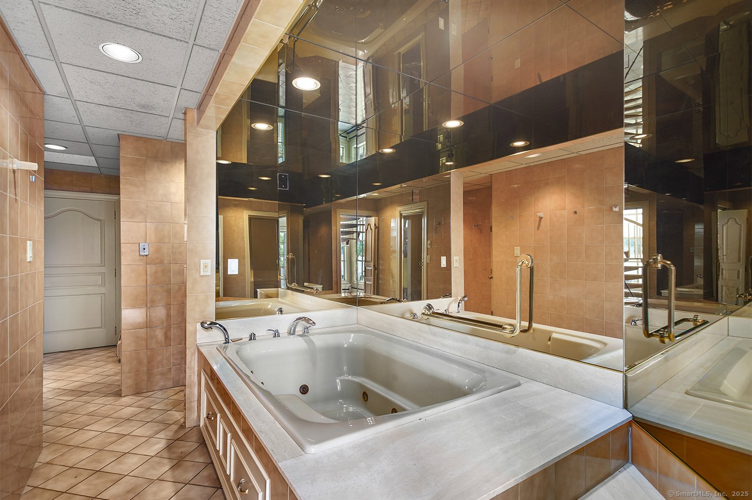 5060 Main Street Photo 21