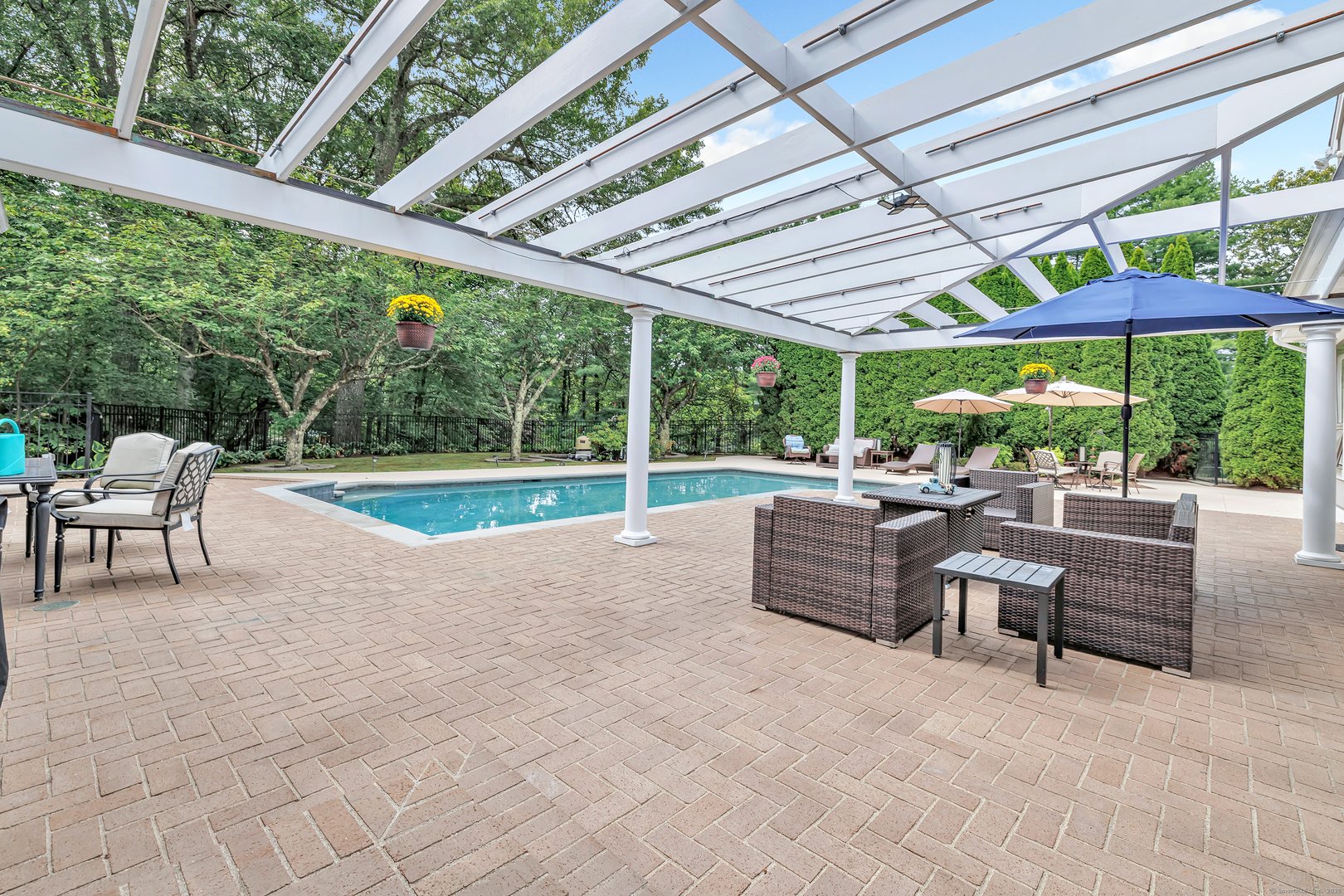 28 Strawberry Lane Photo 6