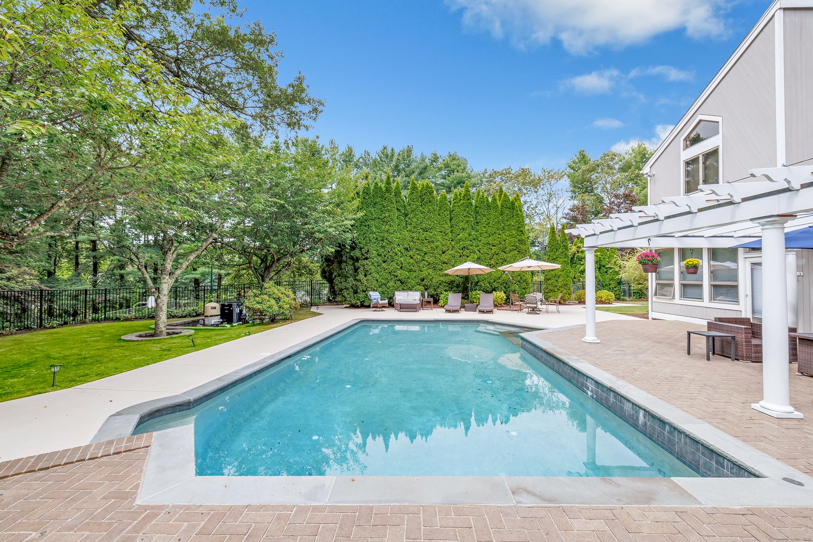 28 Strawberry Lane Photo 7