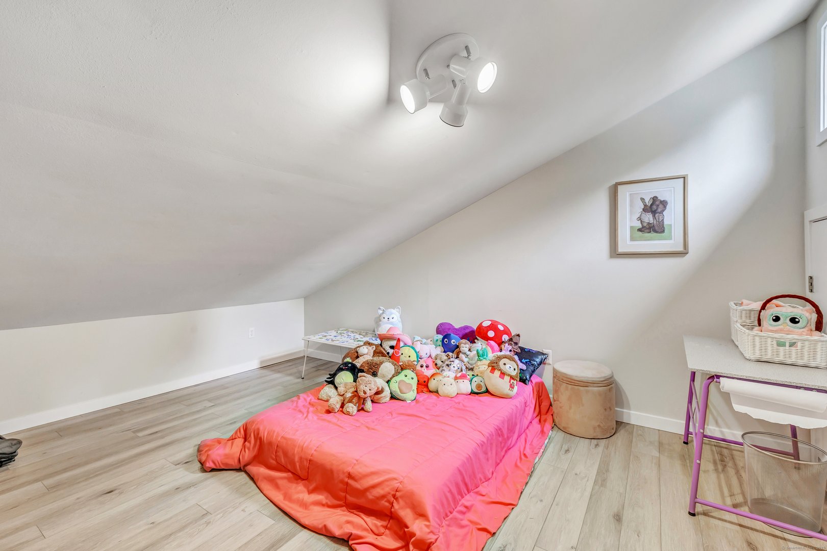 28 Strawberry Lane Photo 35