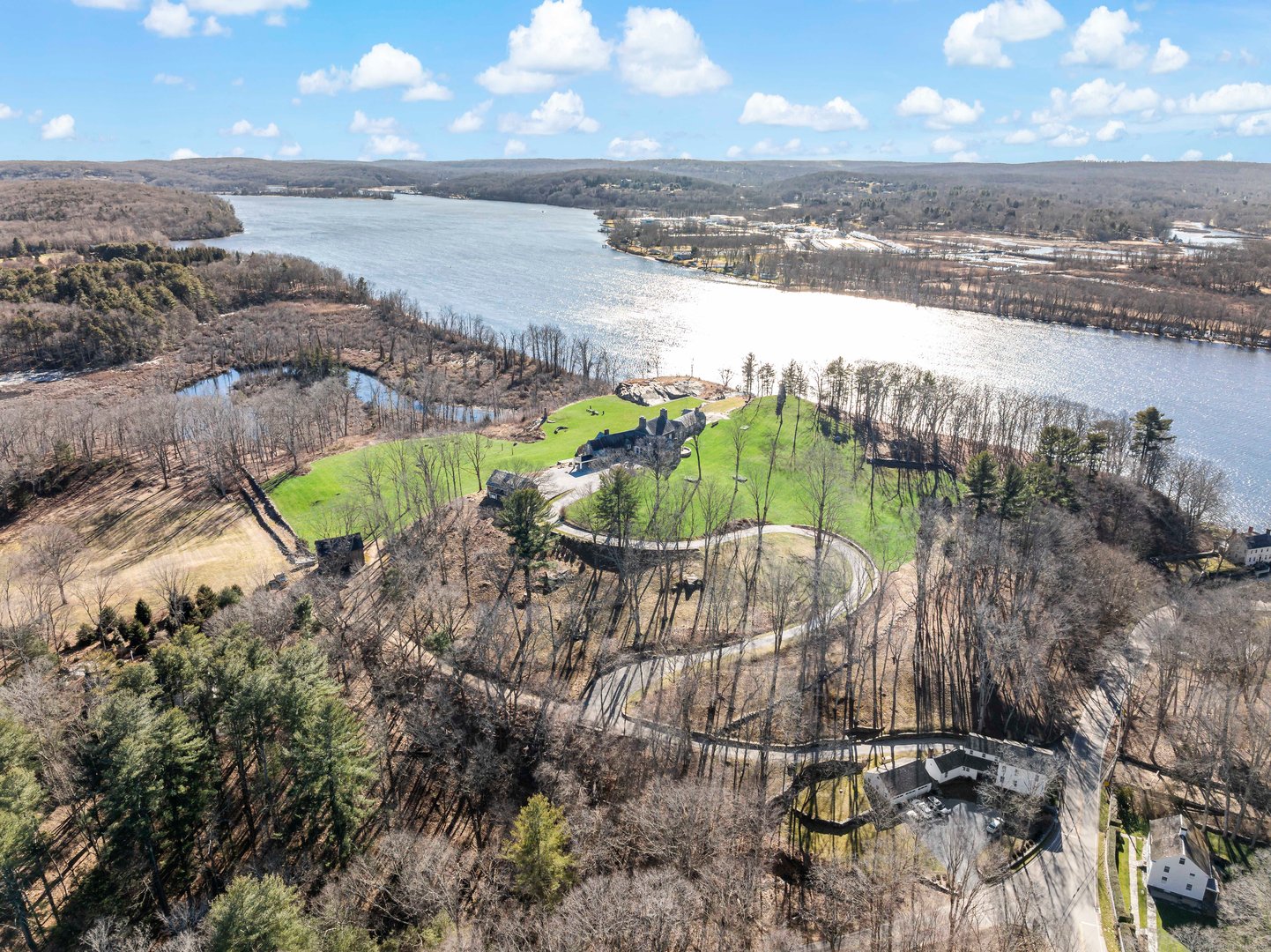 153 Ferry Road Photo 4