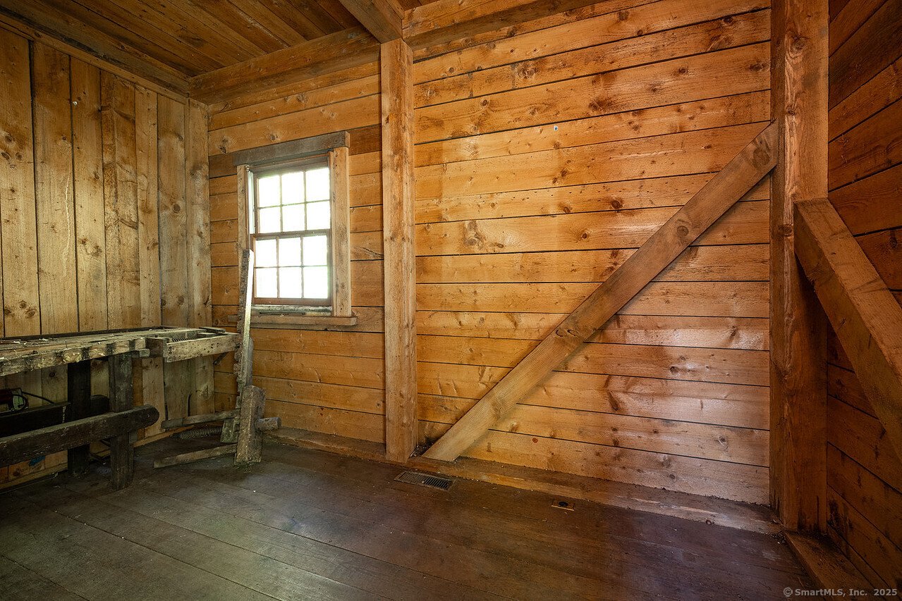 143 Whitcomb Hill Road Photo 38