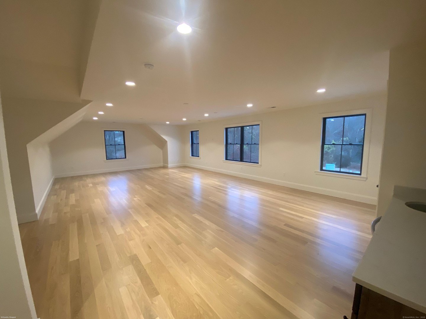 52 Westenhook Terrace Photo 19