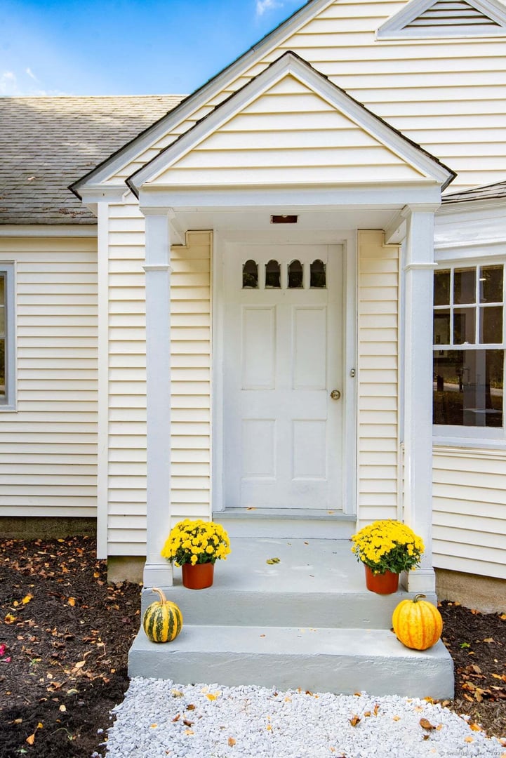 79 Middlesex Avenue Photo 3