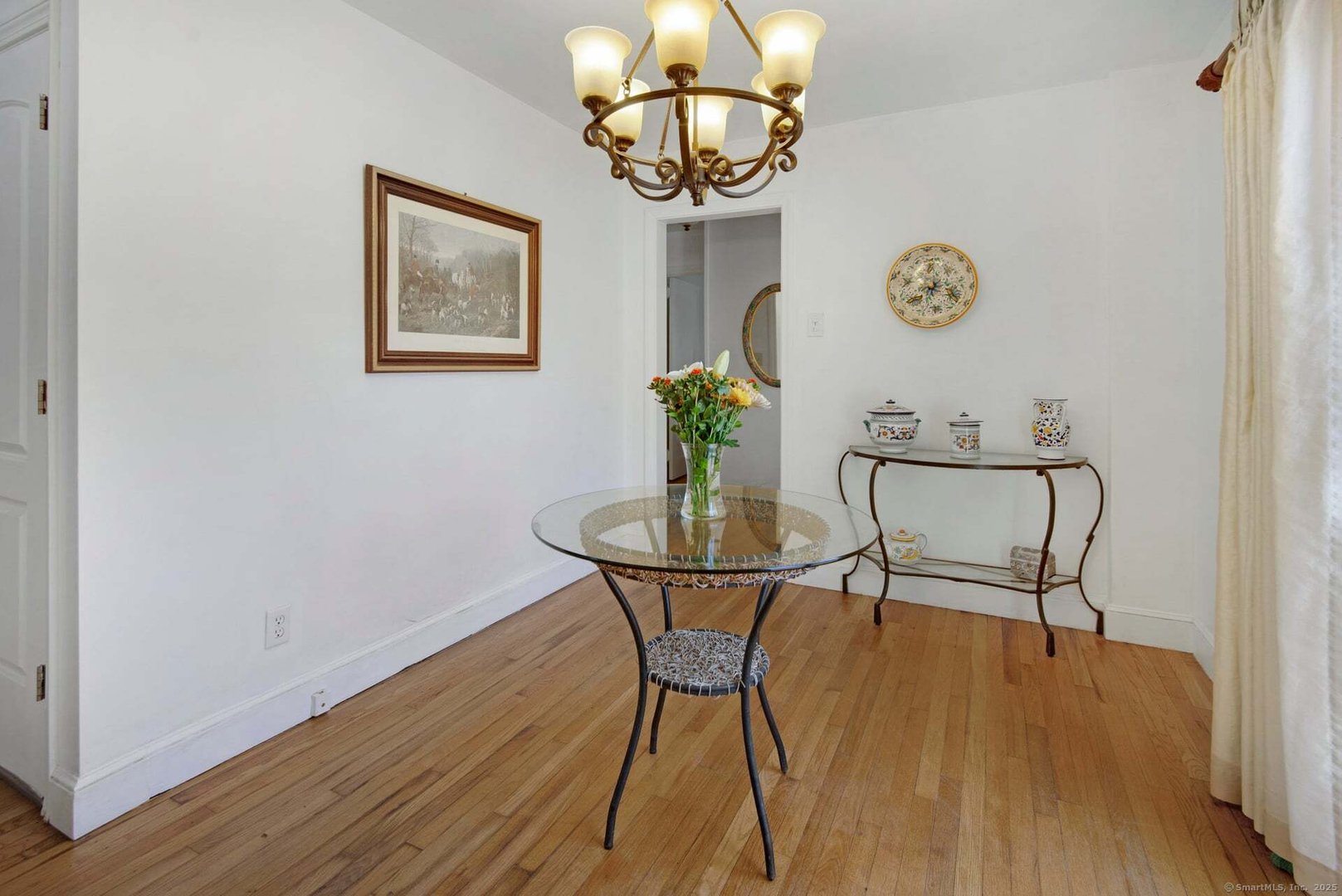 79 Middlesex Avenue Photo 6