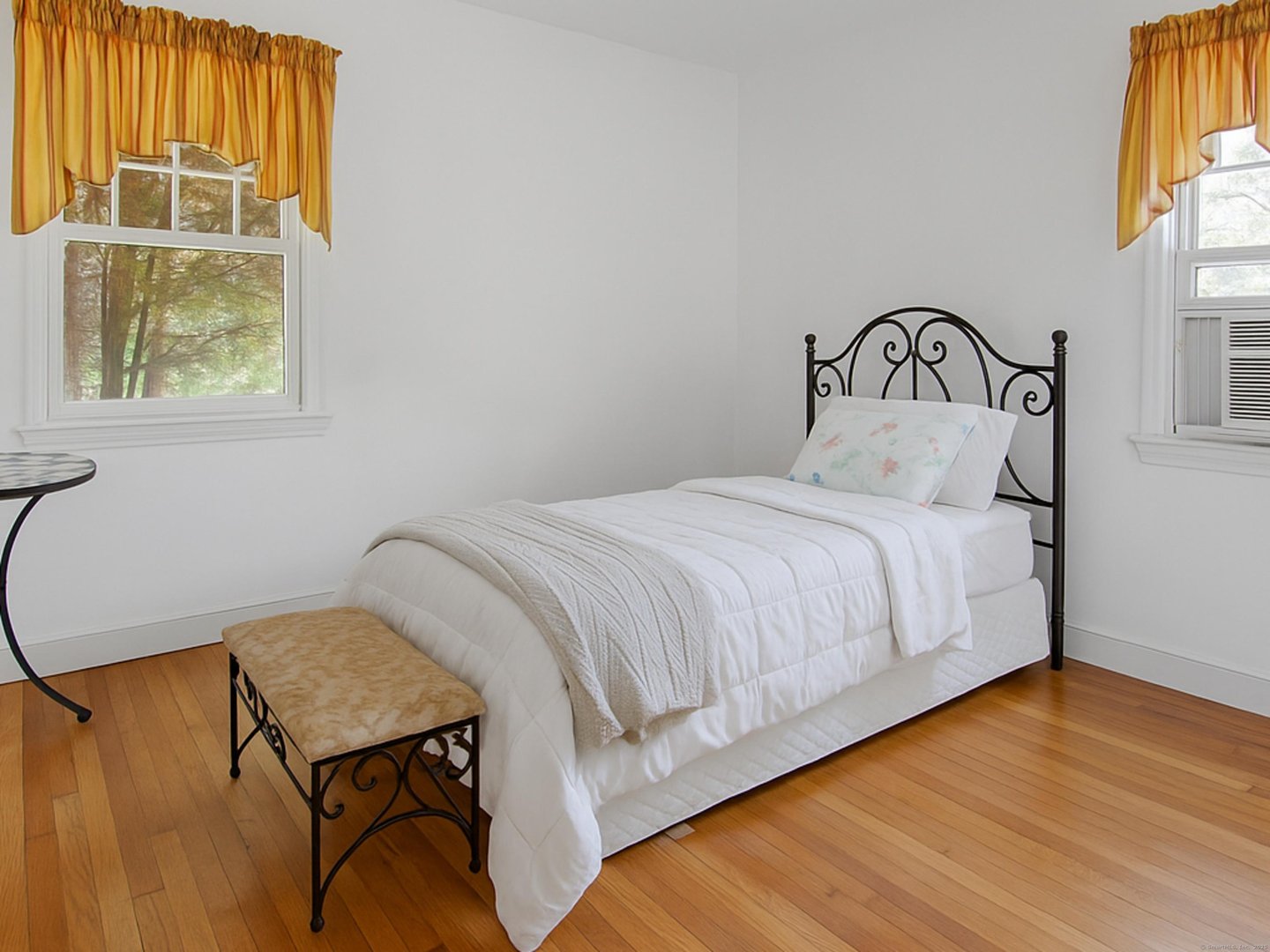 79 Middlesex Avenue Photo 12