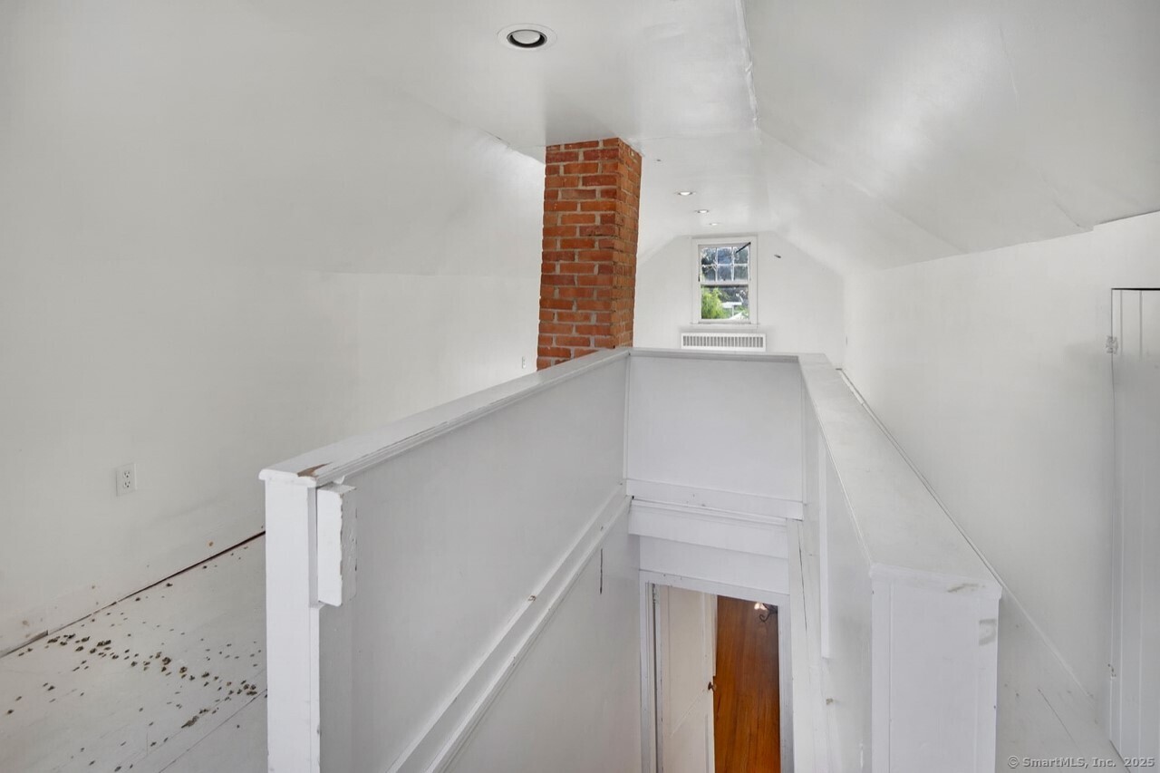 79 Middlesex Avenue Photo 14