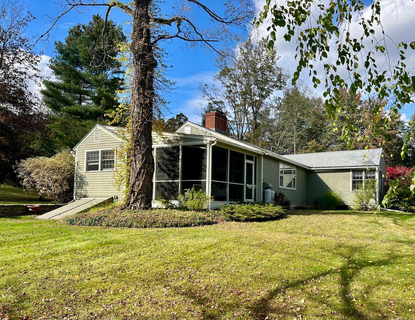 123 Goshen East Street Photo 4