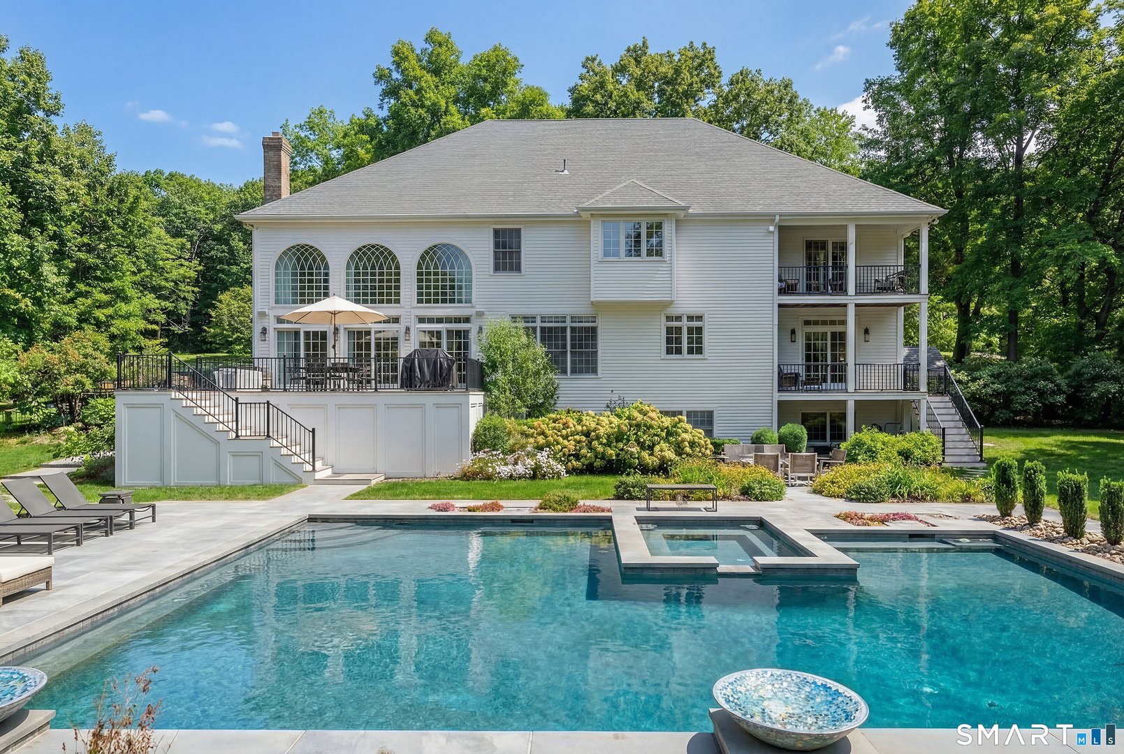 14 Merlins Lane Photo 32