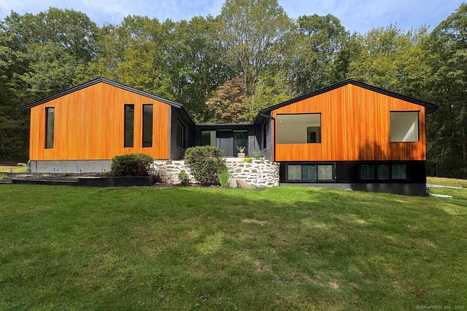 11 Coachman Lane Photo 1