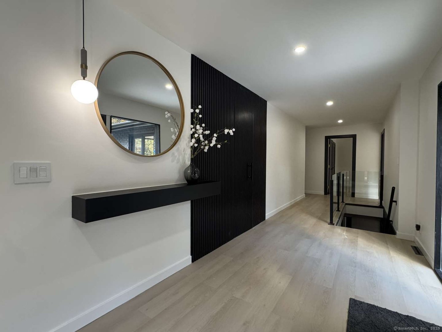 11 Coachman Lane Photo 4