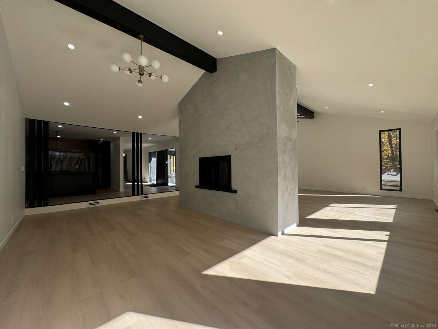 11 Coachman Lane Photo 5