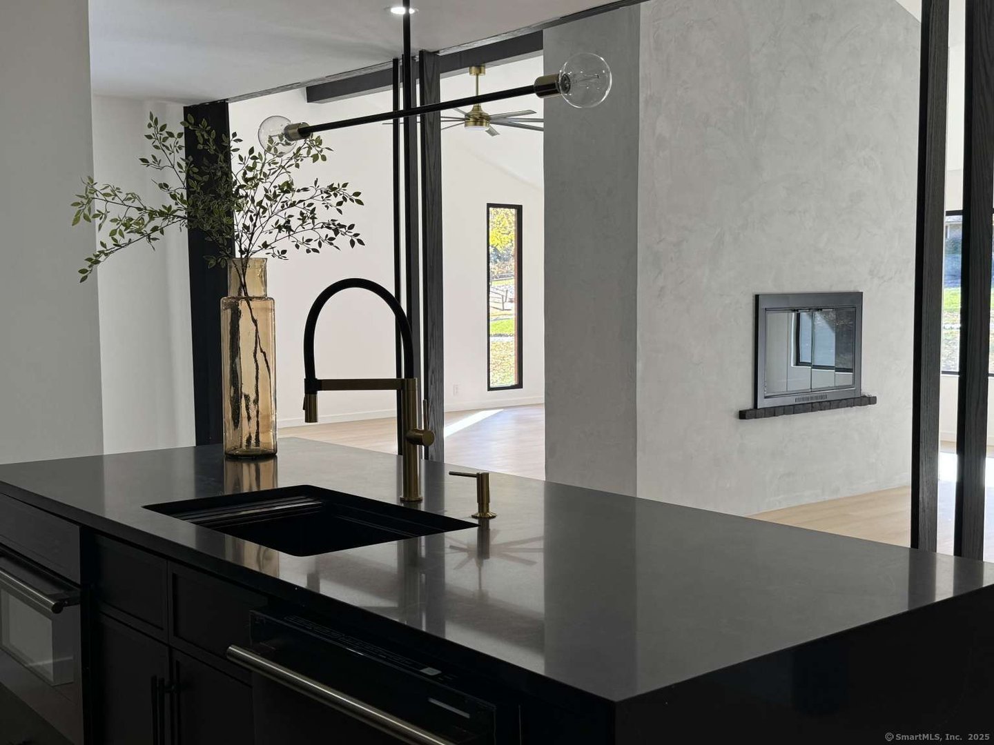 11 Coachman Lane Photo 8