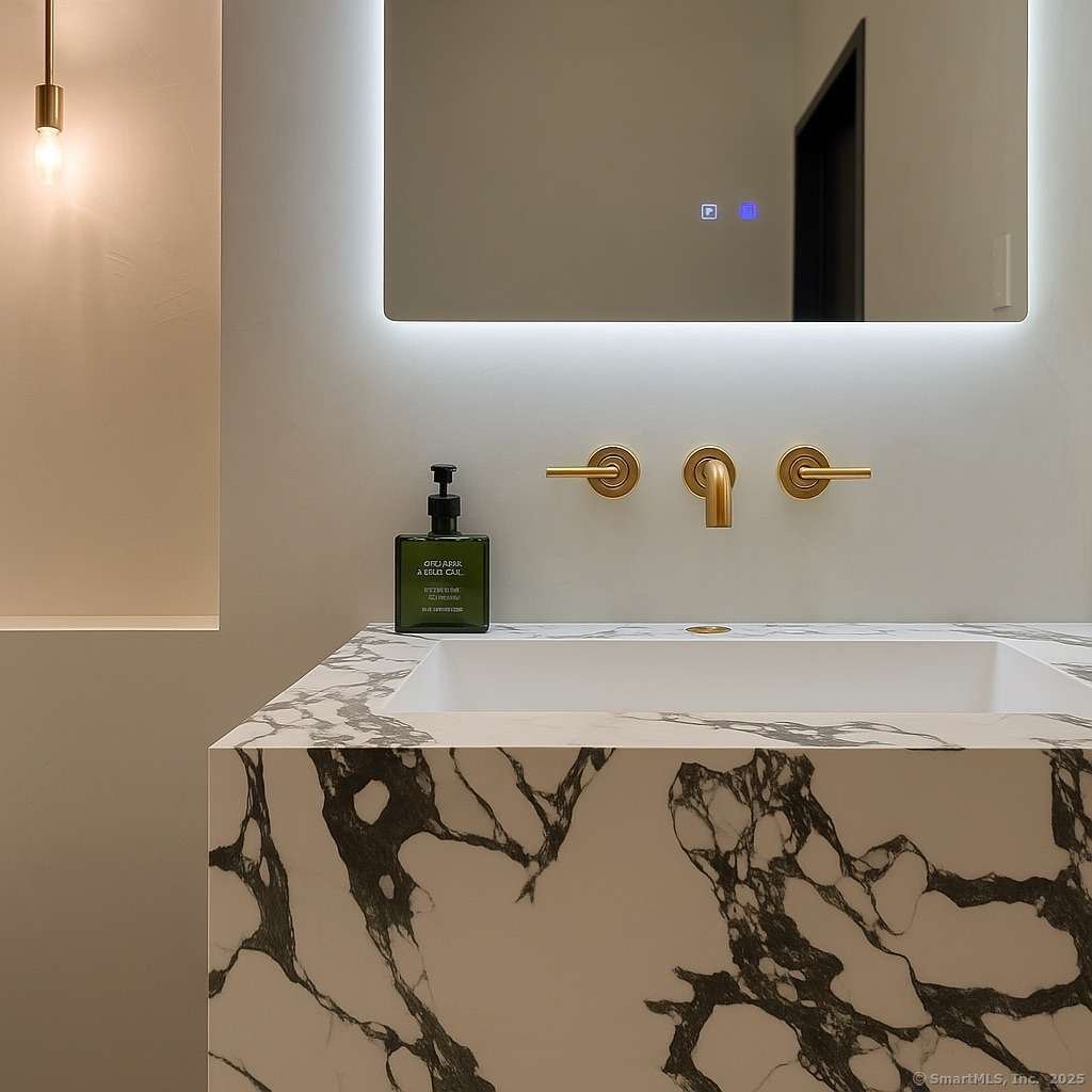 11 Coachman Lane Photo 13