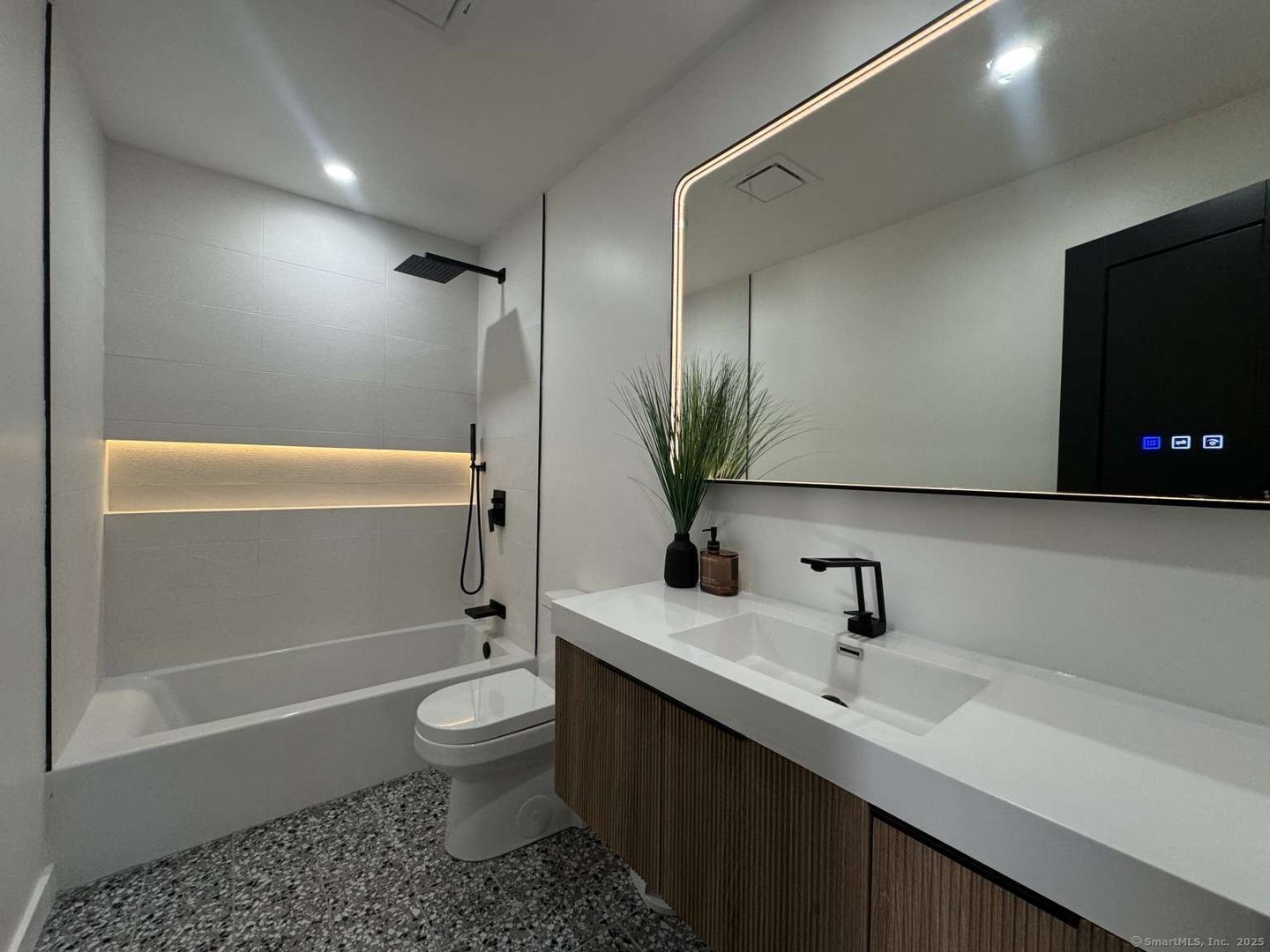 11 Coachman Lane Photo 15