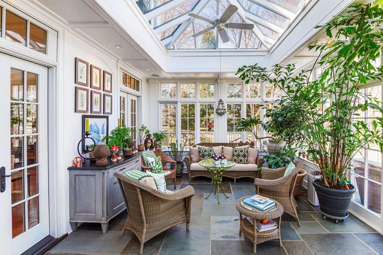 384 West Lane Photo 6