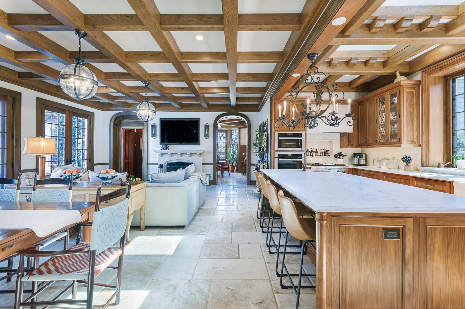 384 West Lane Photo 7