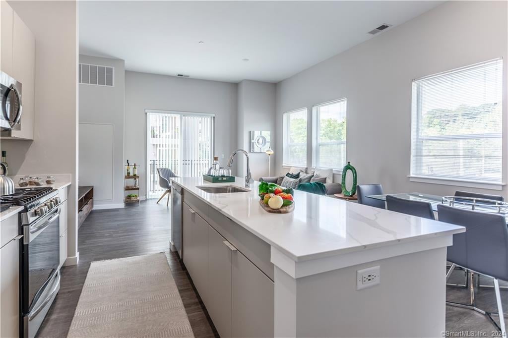 300 Glover Avenue  #B420 Photo 5
