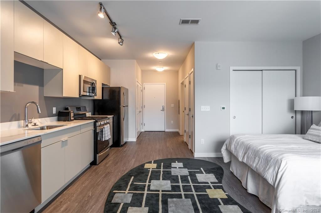 300 Glover Avenue  #B420 Photo 19