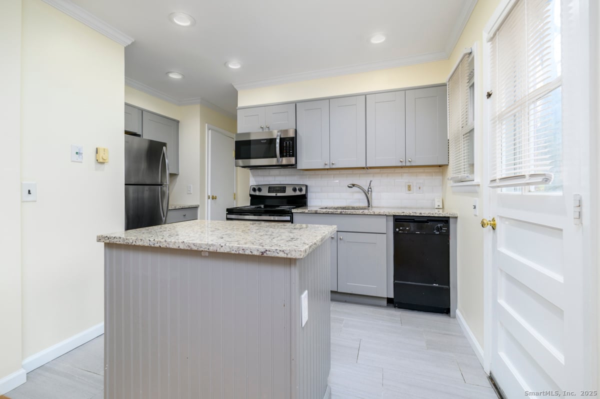 922 Shippan Avenue  #1 Photo 6