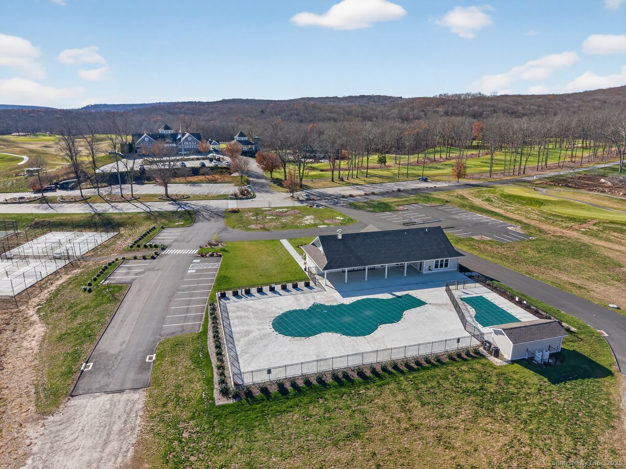 401 Fox Hopyard Road Photo 32