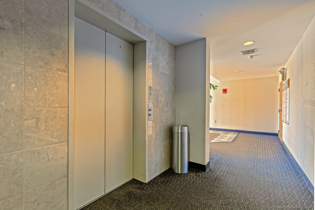 400 Bayonet Street Photo 4