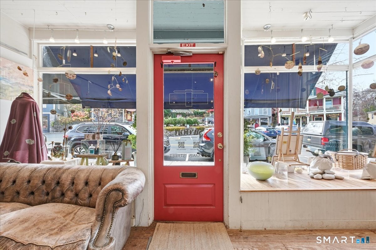 21 Main Street Photo 4