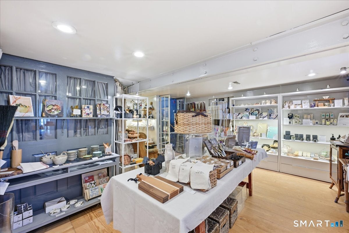 21 Main Street Photo 14