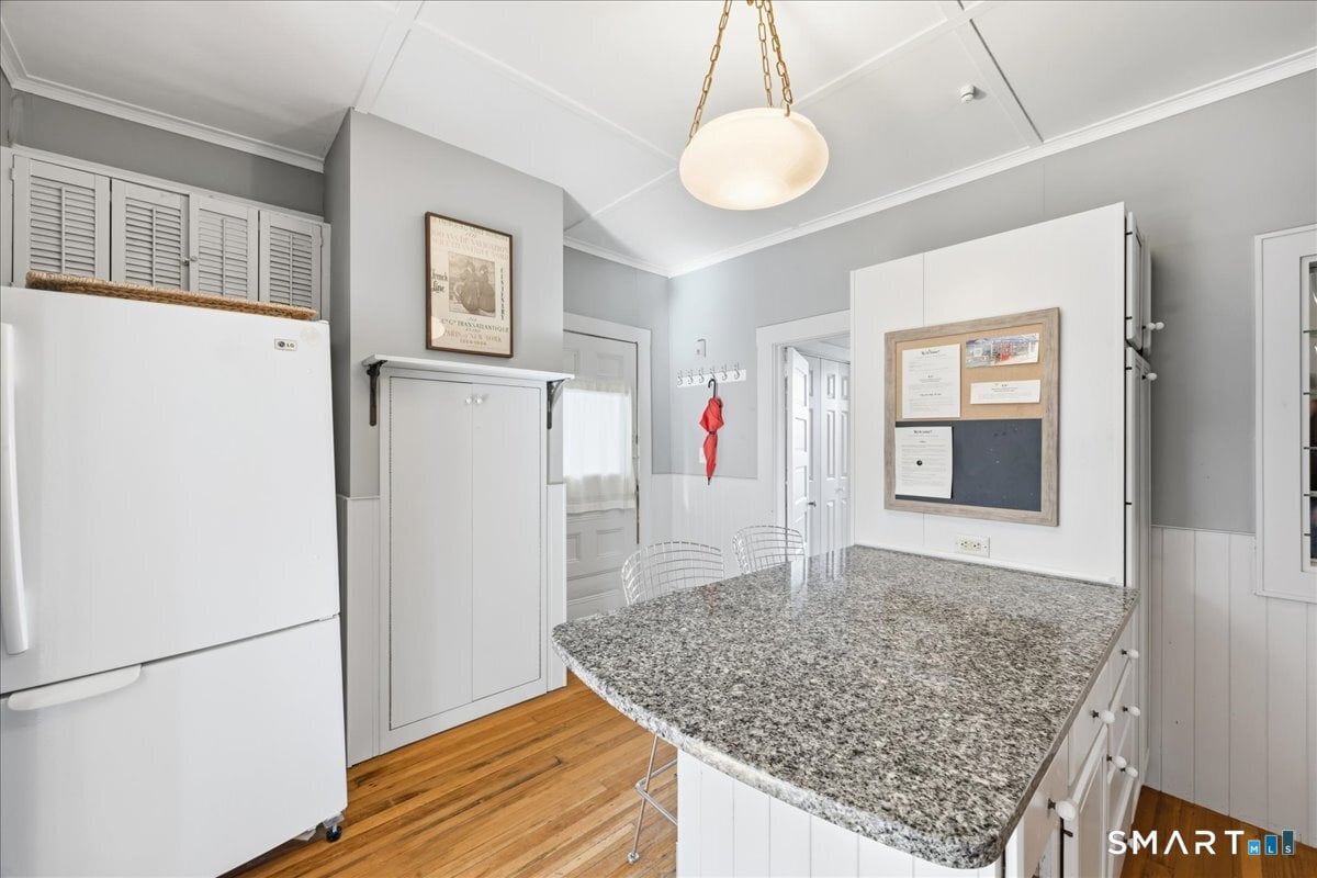 21 Main Street Photo 23