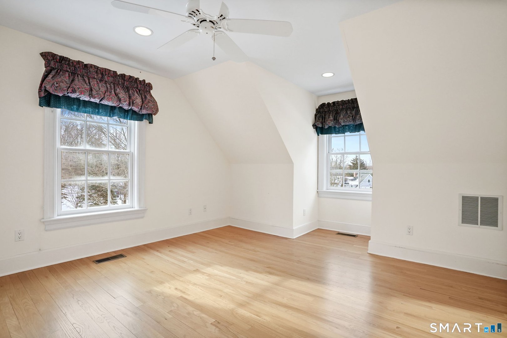 40 Puritan Road Photo 32