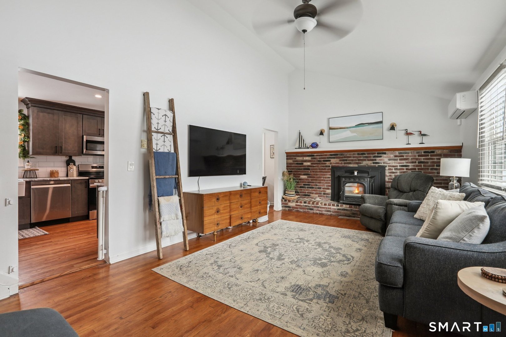 7 Jefferson Drive Photo 3