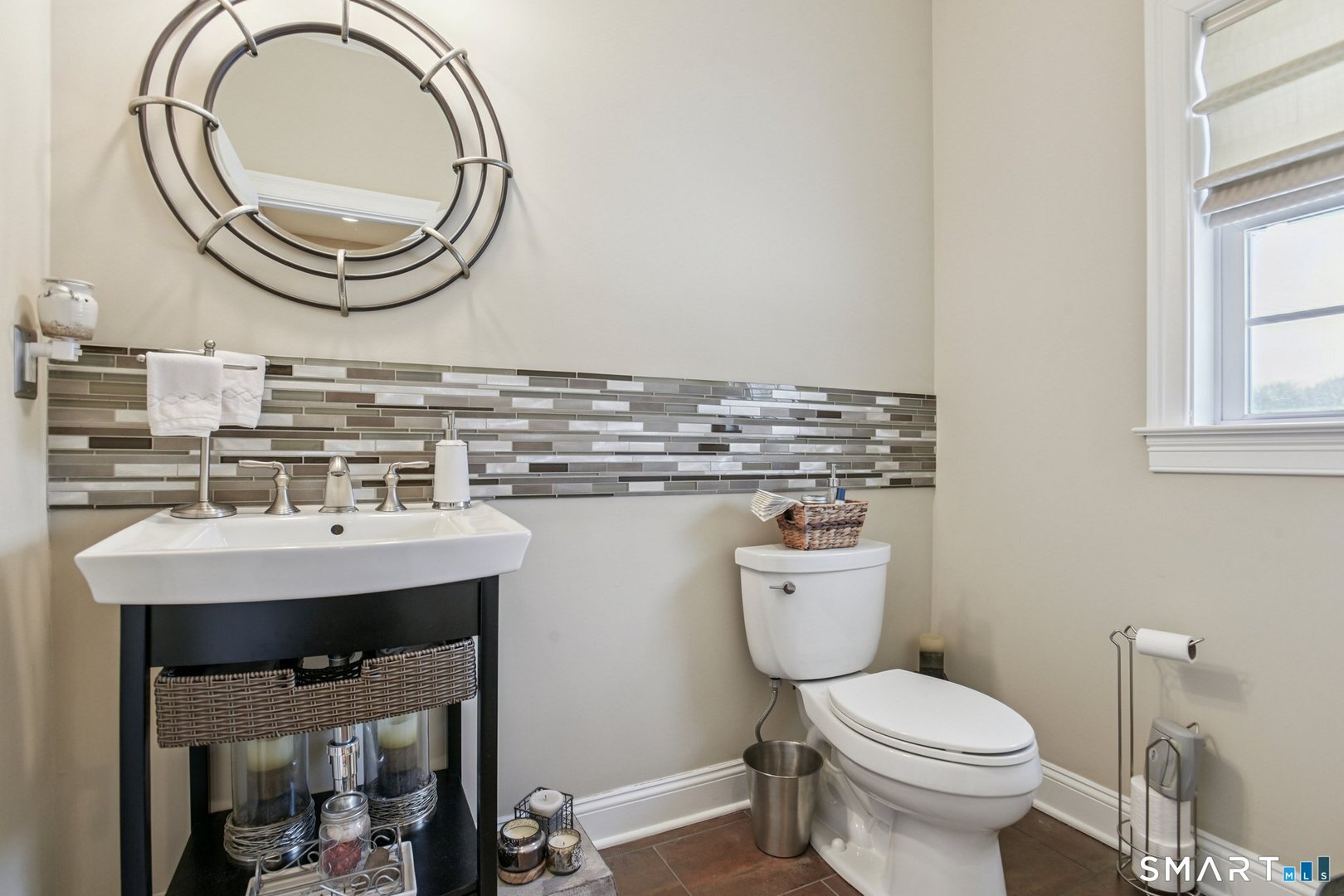 10 Ball Road Photo 15