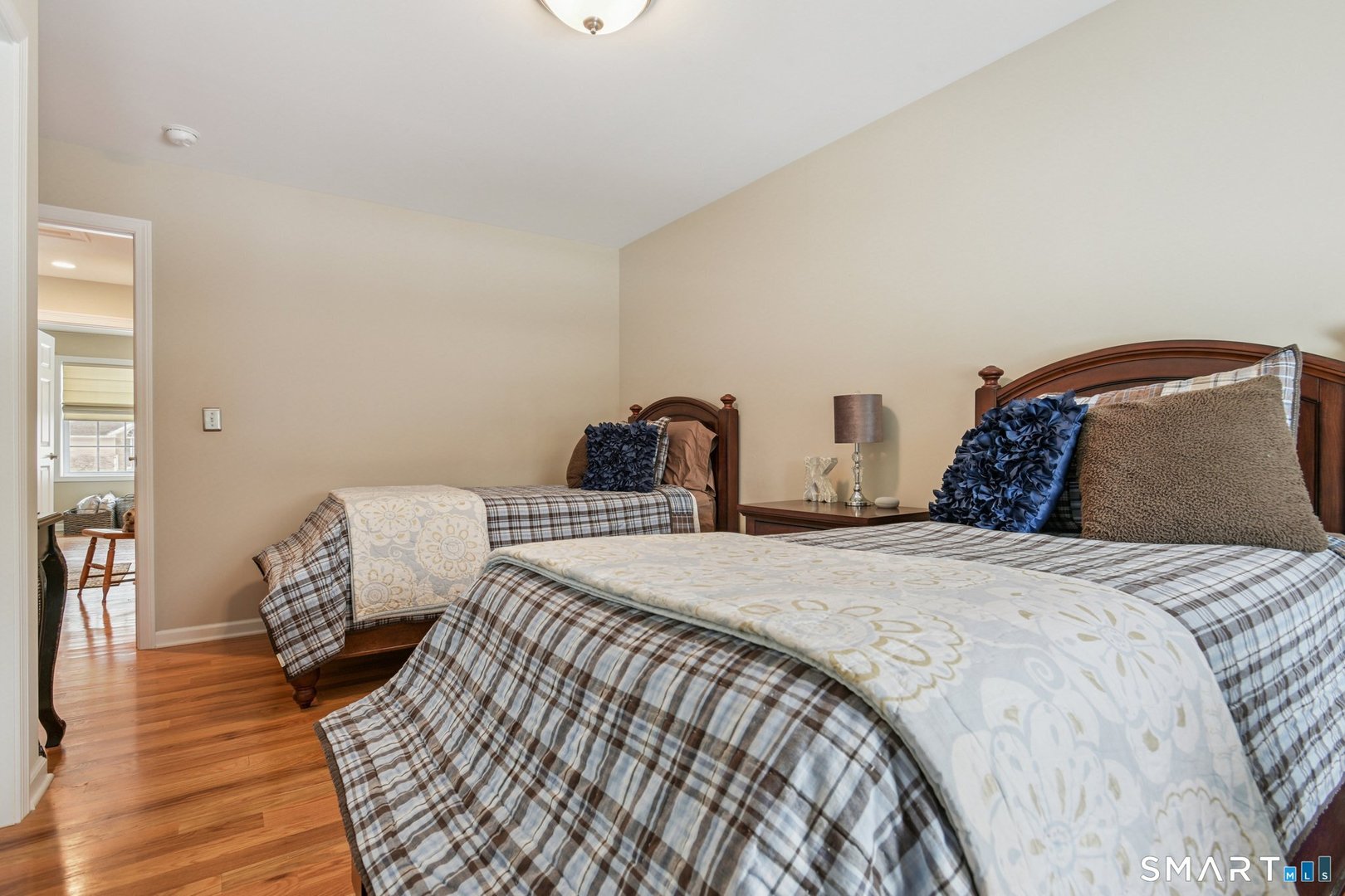 10 Ball Road Photo 25