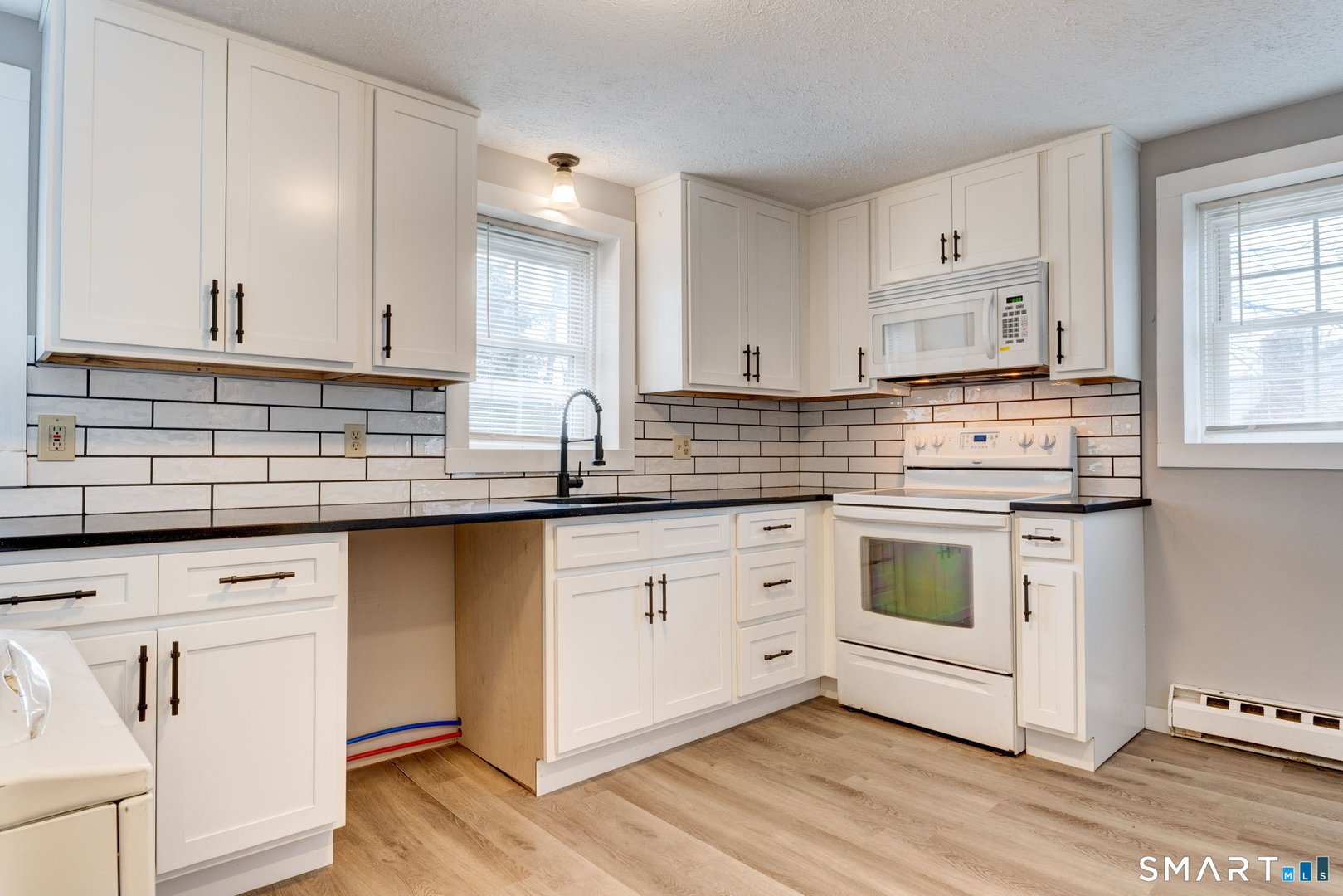 8 Maple Avenue Photo 3