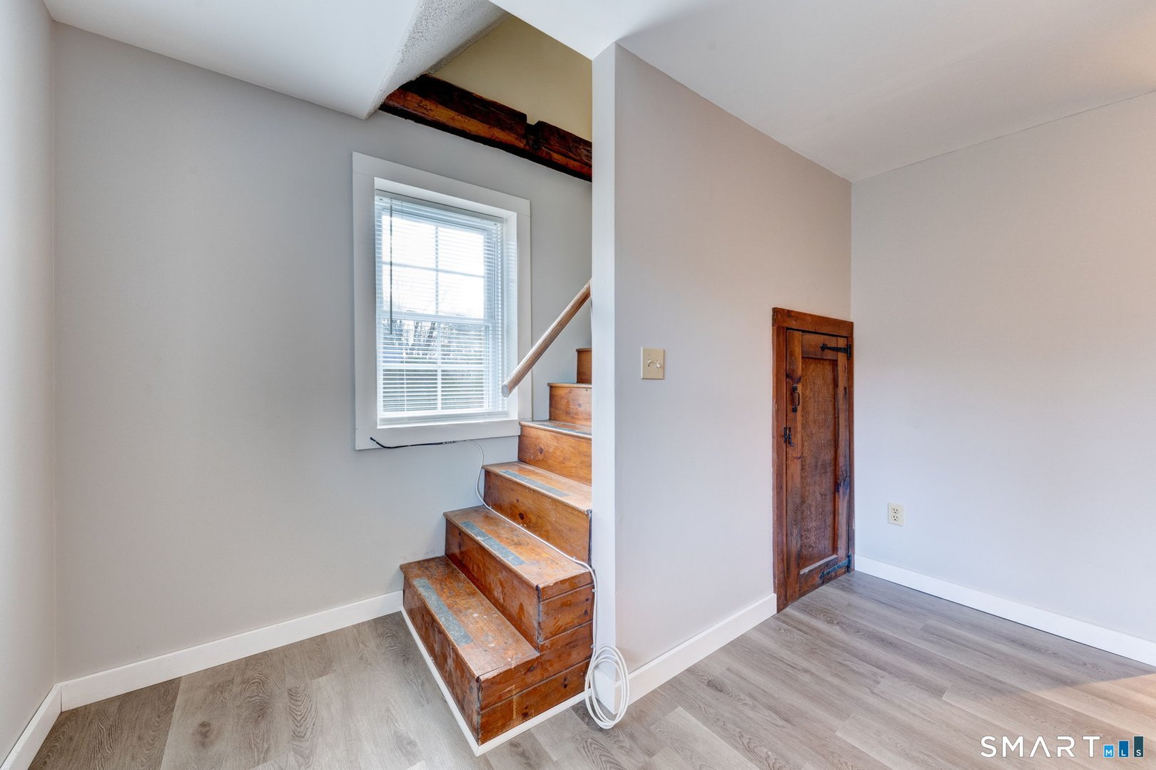 8 Maple Avenue Photo 8