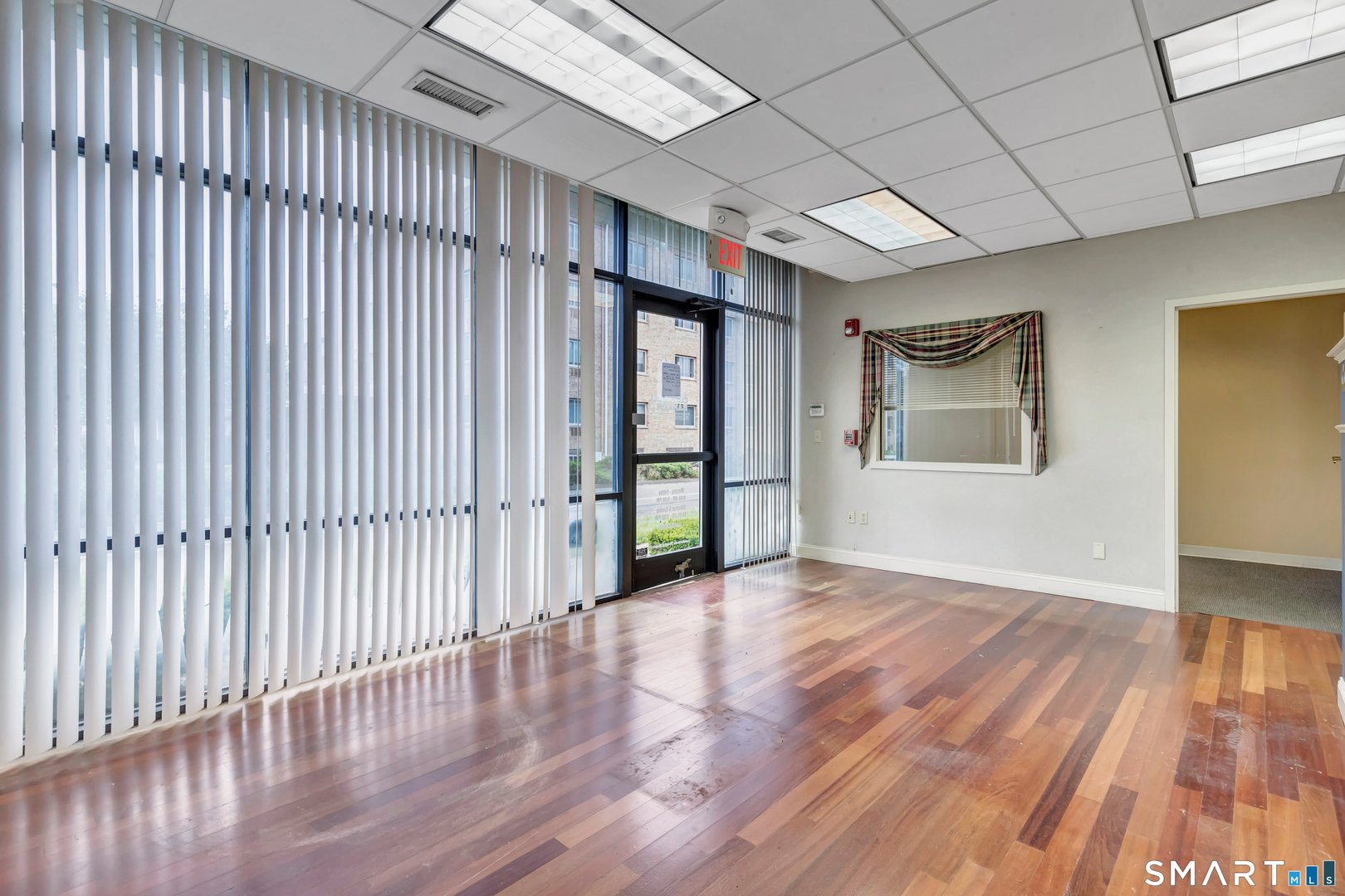 2428 Whitney Avenue Photo 4