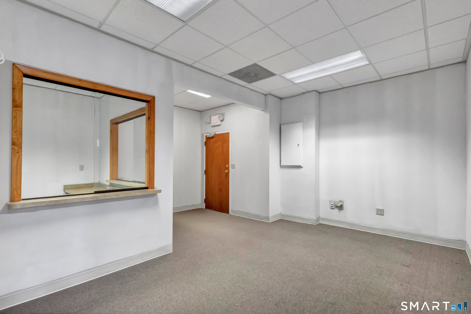 2428 Whitney Avenue Photo 8