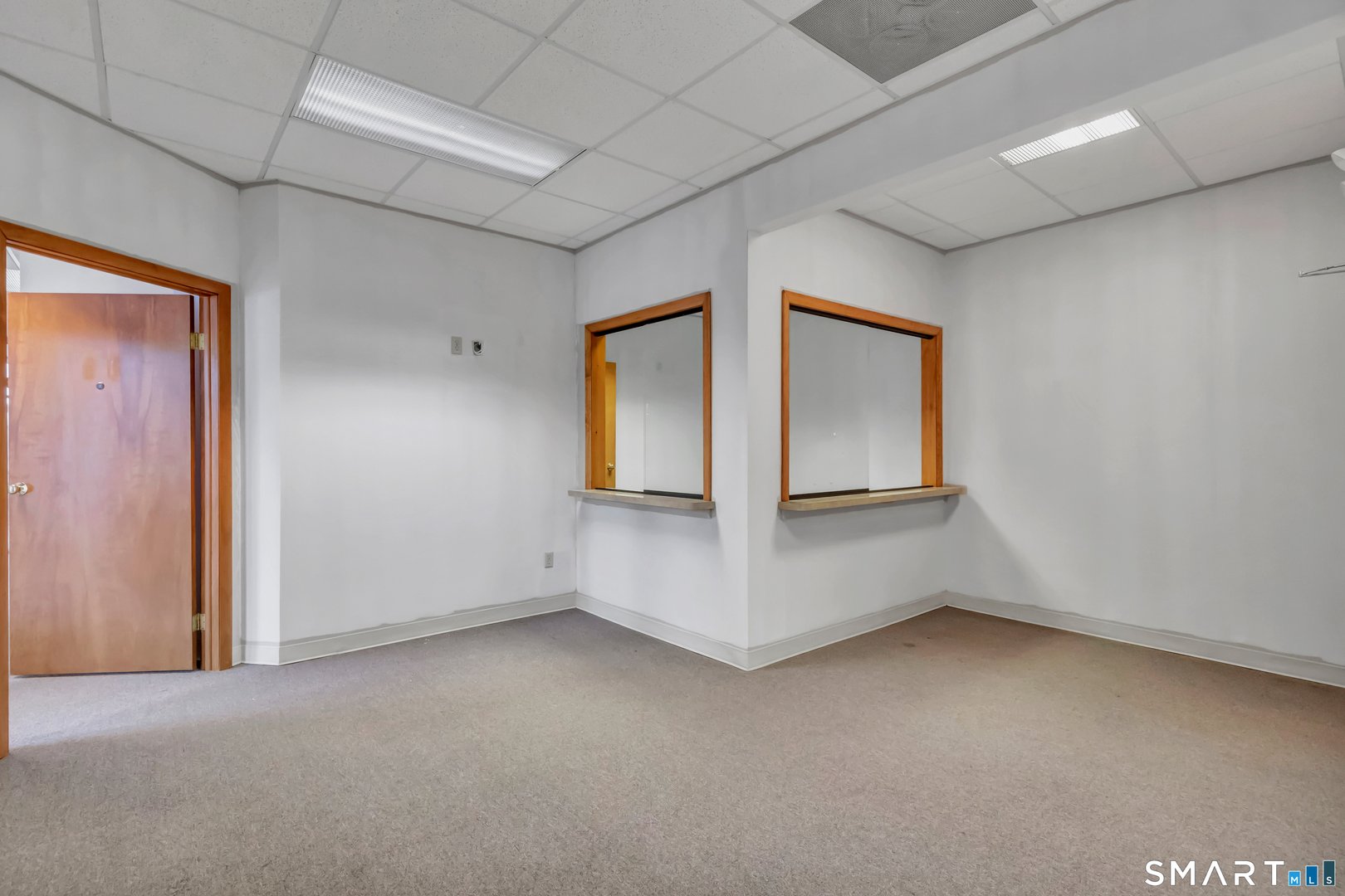 2428 Whitney Avenue Photo 10