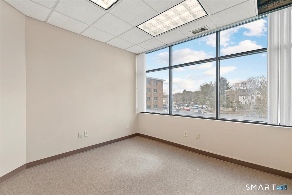 2428 Whitney Avenue Photo 13