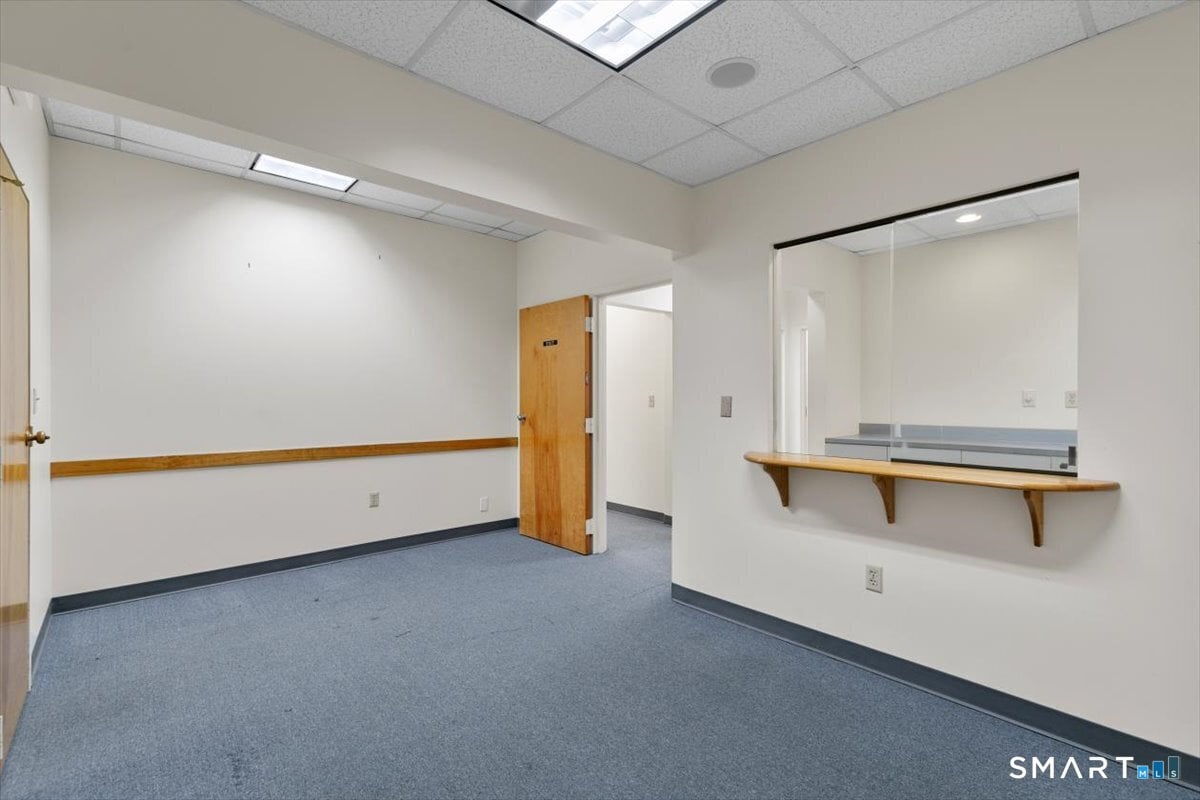 2428 Whitney Avenue Photo 15