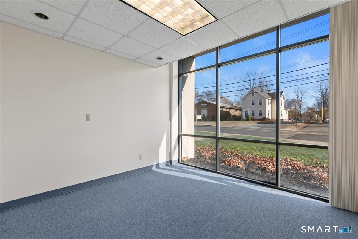 2428 Whitney Avenue Photo 18