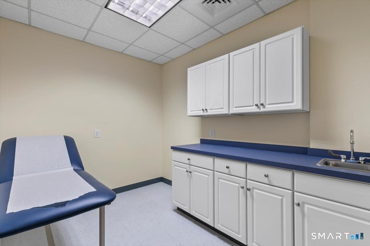 2428 Whitney Avenue Photo 22